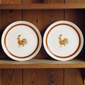 HARA Heritage Hand Painted Rooster Nutmeg Trim Round 10” Dinner Plates (2)